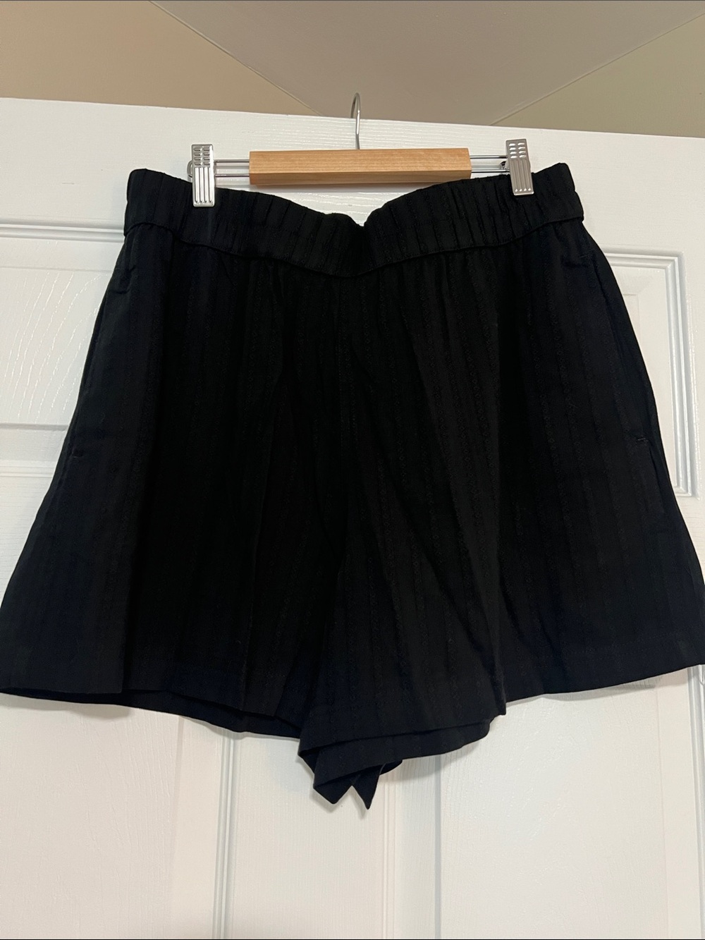 Three Dots Black High-Waist Pull-On Shorts